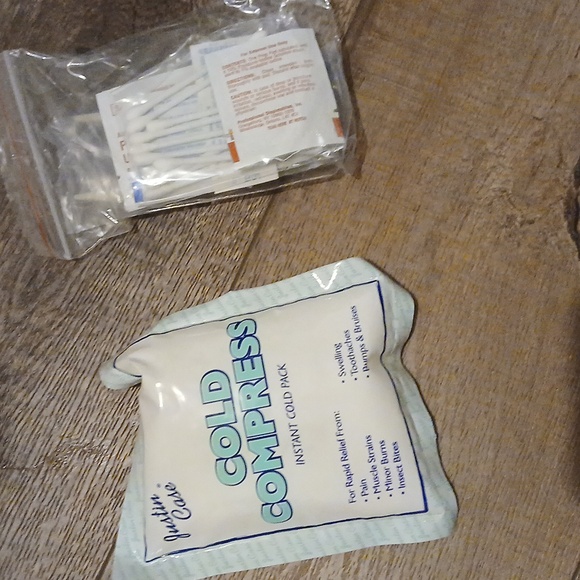 🥰HOST PICK🥰Pet first aid kit - Picture 7 of 9